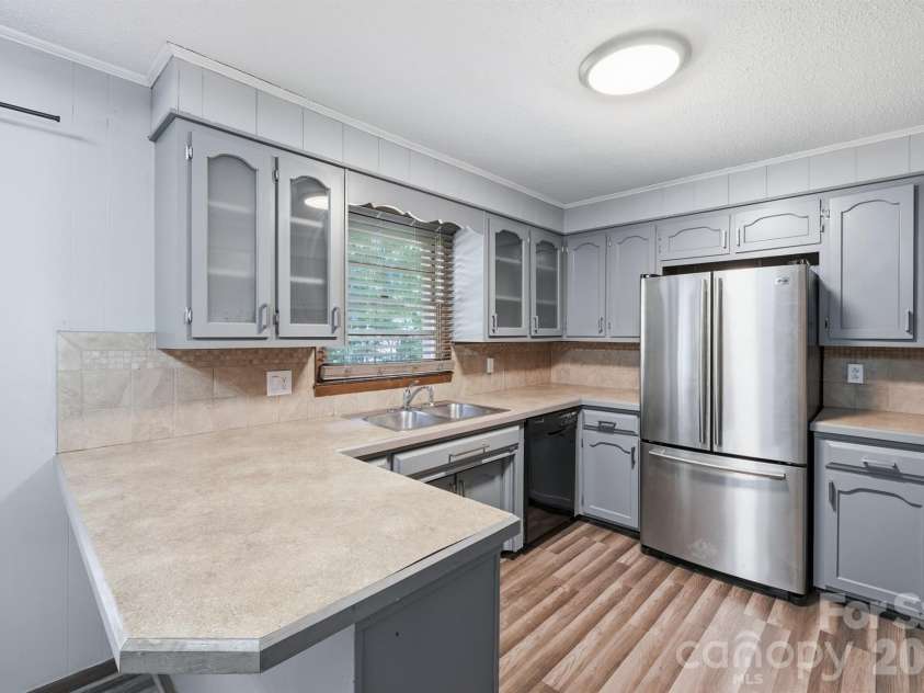 2300 Brookwood Road, Lincolnton, NC 28092.  MLS# CAR4419387, YatesRealty ID 47805. 