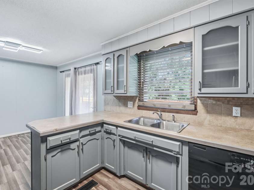 2300 Brookwood Road, Lincolnton, NC 28092.  MLS# CAR4419387, YatesRealty ID 47805. 