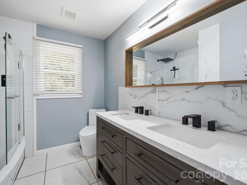 2300 Brookwood Road, Lincolnton, NC 28092.  MLS# CAR4419387, YatesRealty ID 47805. 