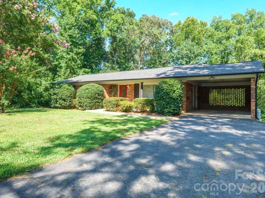2300 Brookwood Road, Lincolnton, NC 28092.  MLS# CAR4419387, YatesRealty ID 47805. 