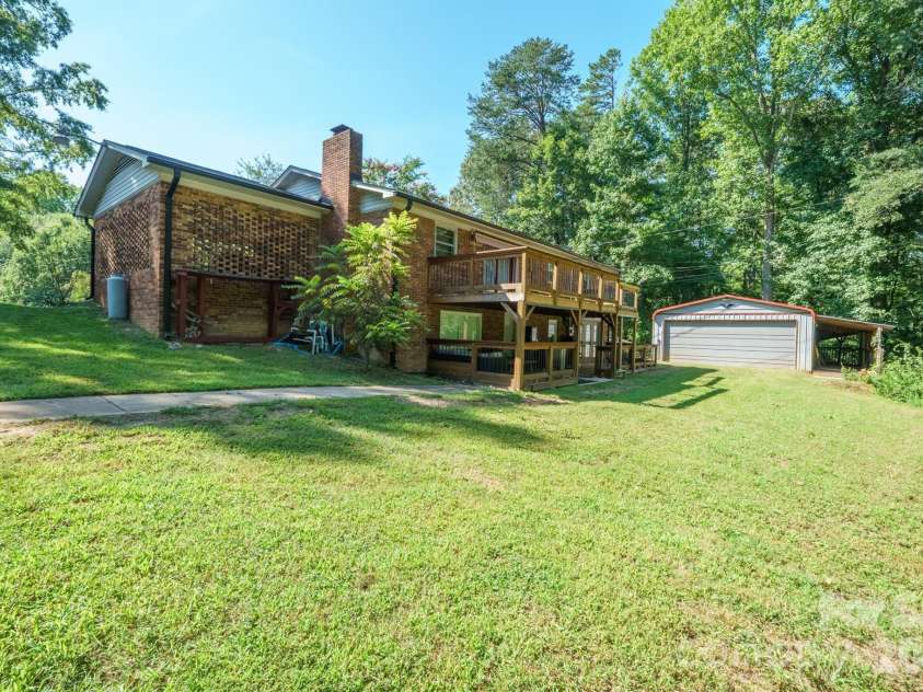 2300 Brookwood Road, Lincolnton, NC 28092.  MLS# CAR4419387, YatesRealty ID 47805. 