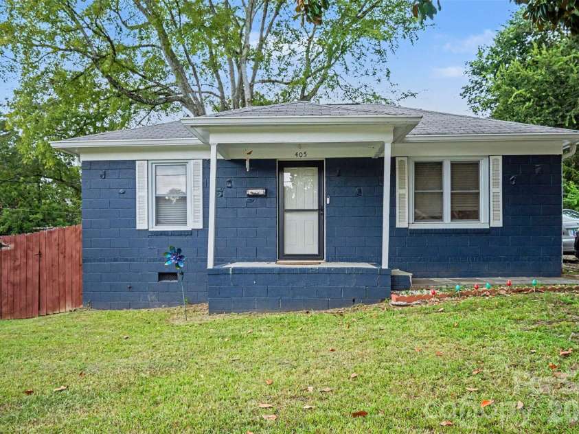 405 Killian Avenue, Mount Holly, NC 28120.  MLS# CAR4414723, YatesRealty ID 47806. 