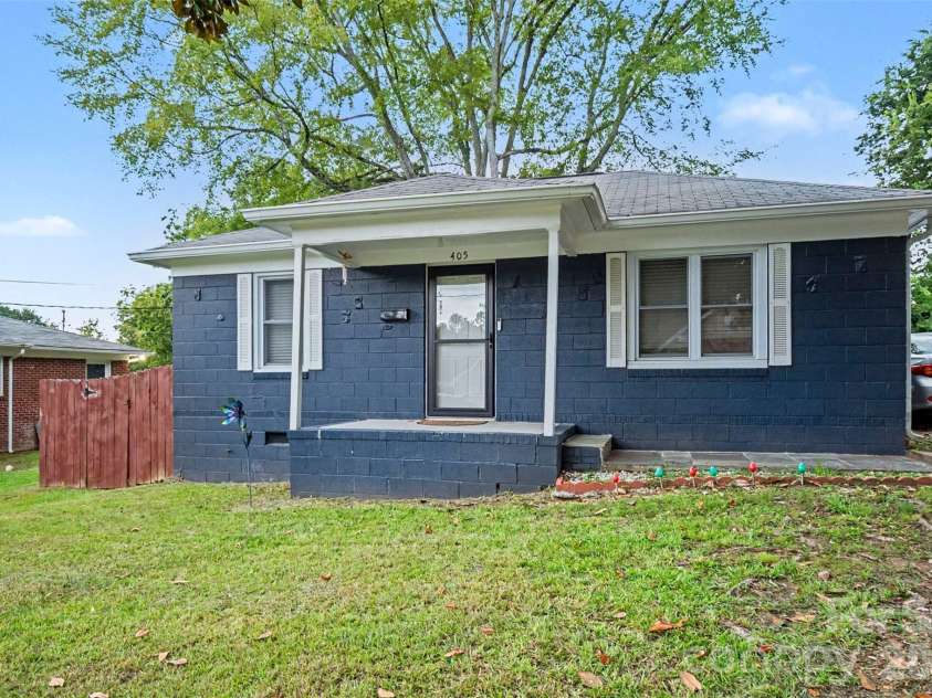 405 Killian Avenue, Mount Holly, NC 28120.  MLS# CAR4414723, YatesRealty ID 47806. 