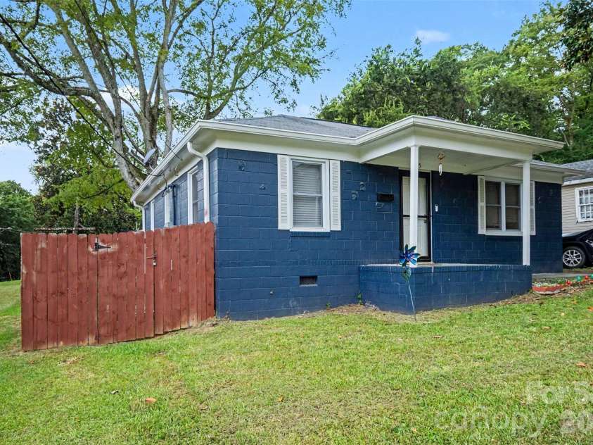 405 Killian Avenue, Mount Holly, NC 28120.  MLS# CAR4414723, YatesRealty ID 47806. 