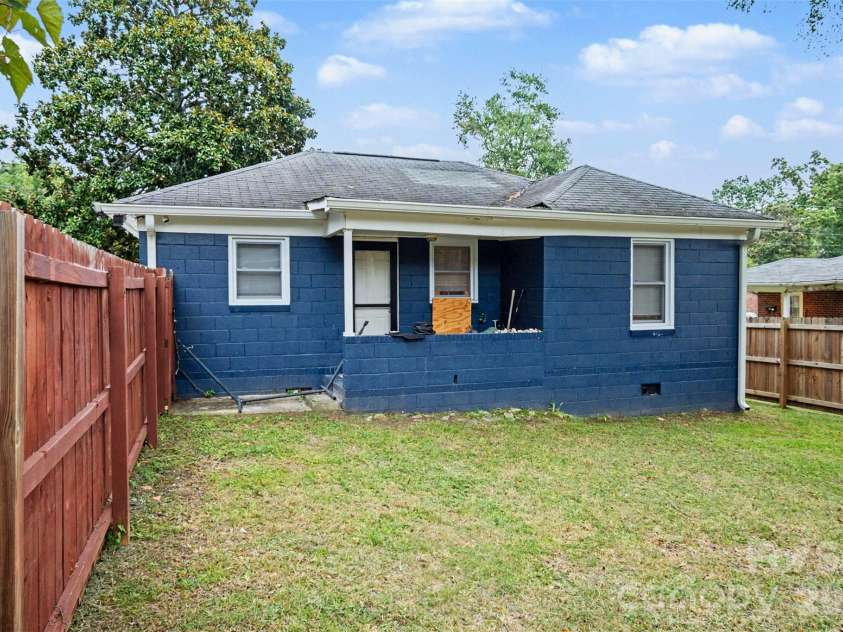 405 Killian Avenue, Mount Holly, NC 28120.  MLS# CAR4414723, YatesRealty ID 47806. 