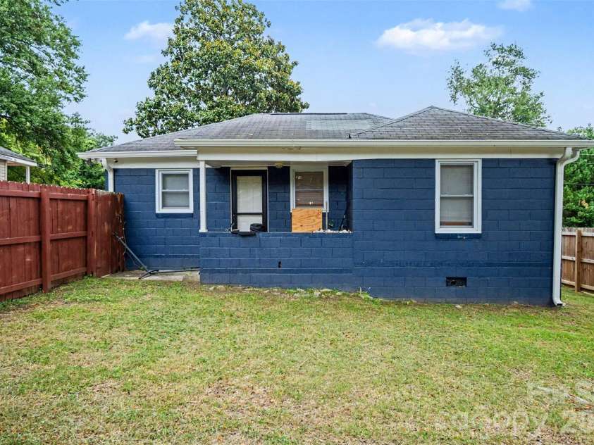 405 Killian Avenue, Mount Holly, NC 28120.  MLS# CAR4414723, YatesRealty ID 47806. 