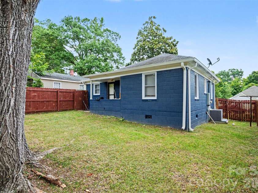 405 Killian Avenue, Mount Holly, NC 28120.  MLS# CAR4414723, YatesRealty ID 47806. 