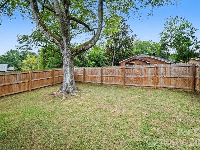 405 Killian Avenue, Mount Holly, NC 28120.  MLS# CAR4414723, YatesRealty ID 47806. 