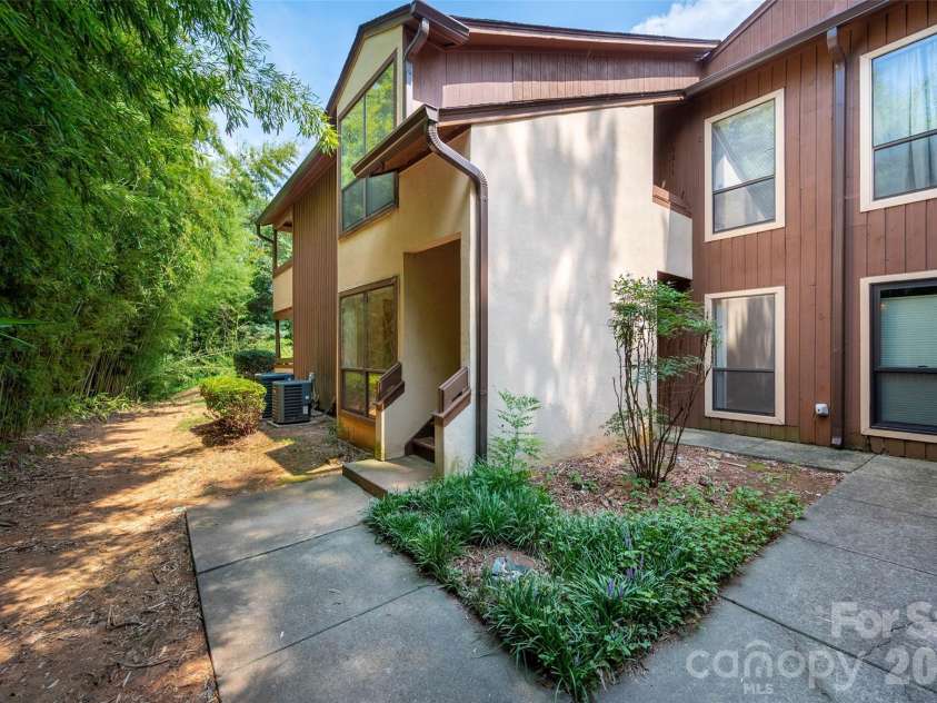 7203 Winery Lane, Charlotte, NC 28227.  MLS# CAR4415746, YatesRealty ID 47807. 