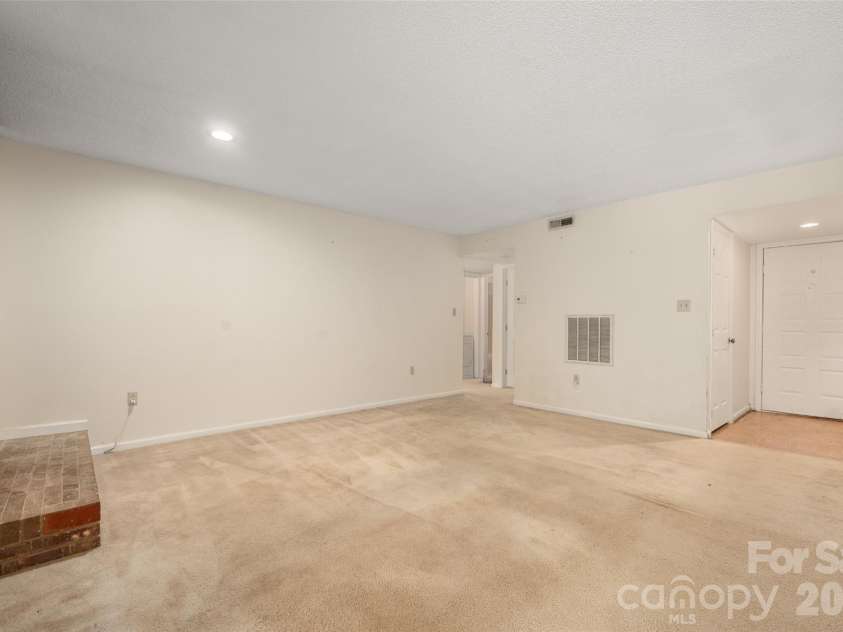 7203 Winery Lane, Charlotte, NC 28227.  MLS# CAR4415746, YatesRealty ID 47807. 