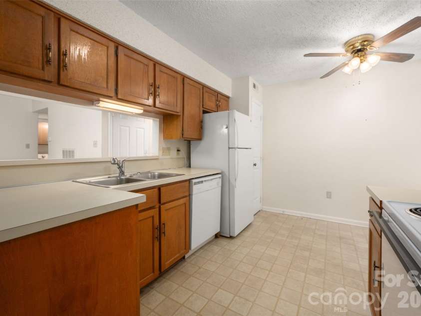 7203 Winery Lane, Charlotte, NC 28227.  MLS# CAR4415746, YatesRealty ID 47807. 