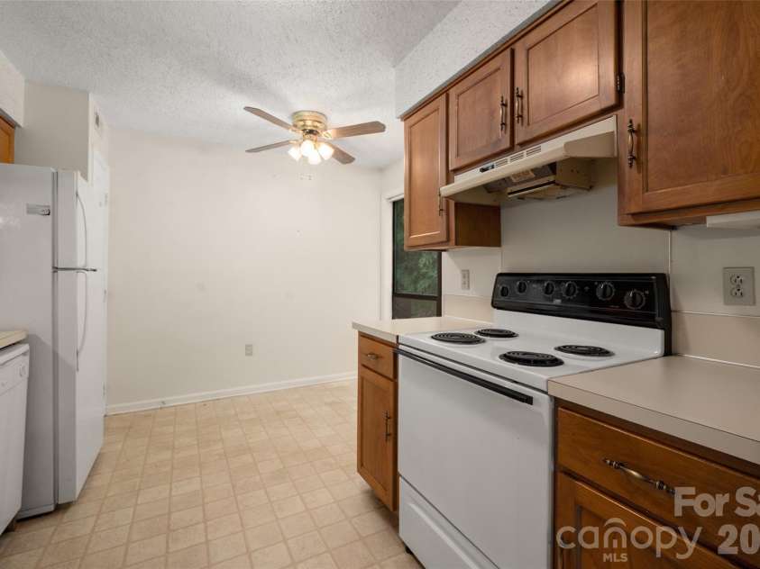 7203 Winery Lane, Charlotte, NC 28227.  MLS# CAR4415746, YatesRealty ID 47807. 