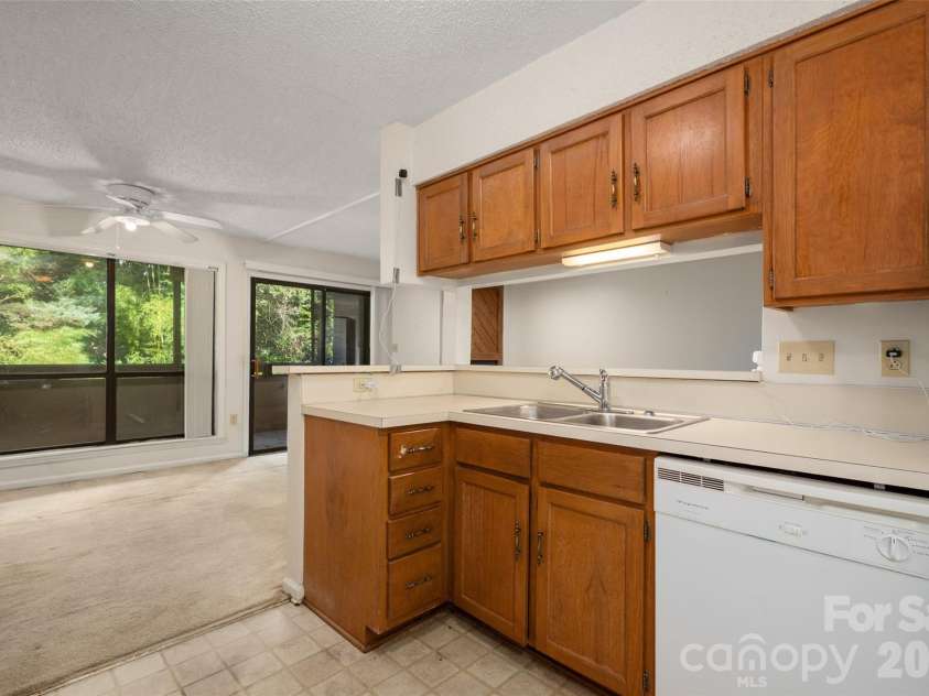 7203 Winery Lane, Charlotte, NC 28227.  MLS# CAR4415746, YatesRealty ID 47807. 
