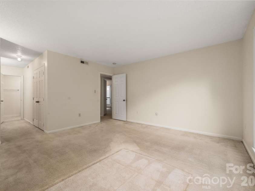 7203 Winery Lane, Charlotte, NC 28227.  MLS# CAR4415746, YatesRealty ID 47807. 
