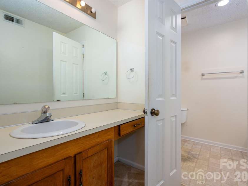 7203 Winery Lane, Charlotte, NC 28227.  MLS# CAR4415746, YatesRealty ID 47807. 