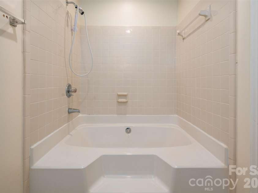 7203 Winery Lane, Charlotte, NC 28227.  MLS# CAR4415746, YatesRealty ID 47807. 