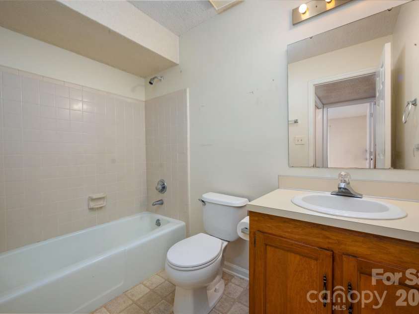 7203 Winery Lane, Charlotte, NC 28227.  MLS# CAR4415746, YatesRealty ID 47807. 