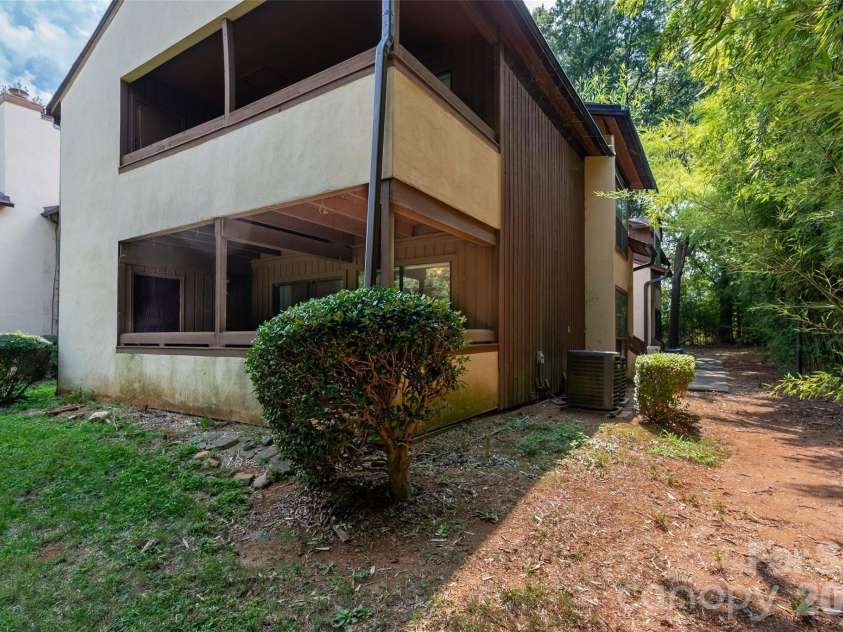 7203 Winery Lane, Charlotte, NC 28227.  MLS# CAR4415746, YatesRealty ID 47807. 