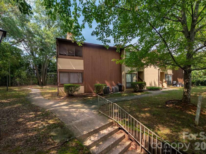 7203 Winery Lane, Charlotte, NC 28227.  MLS# CAR4415746, YatesRealty ID 47807. 