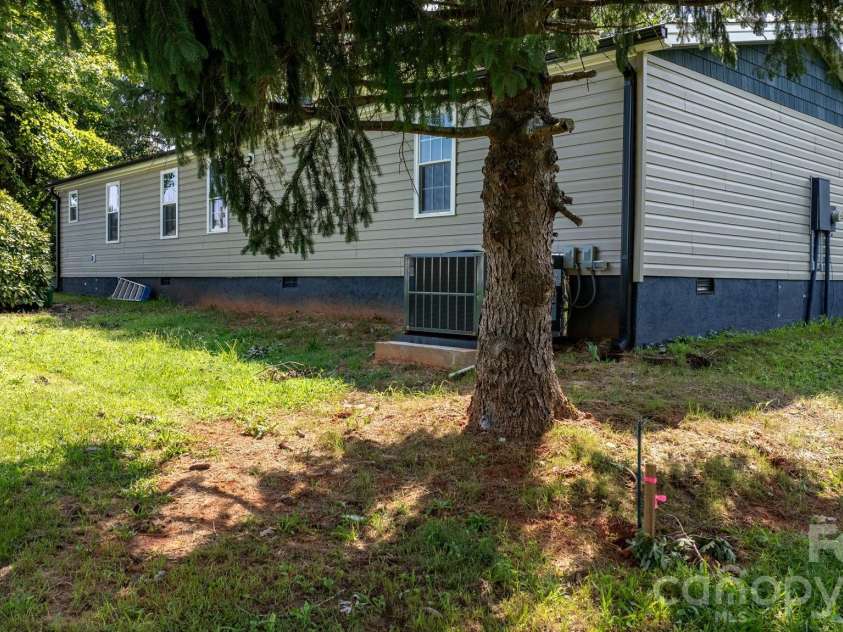 160 Green Street, Rutherford College, NC 28612.  MLS# CAR4419339, YatesRealty ID 47809. 