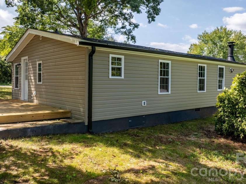 160 Green Street, Rutherford College, NC 28612.  MLS# CAR4419339, YatesRealty ID 47809. 