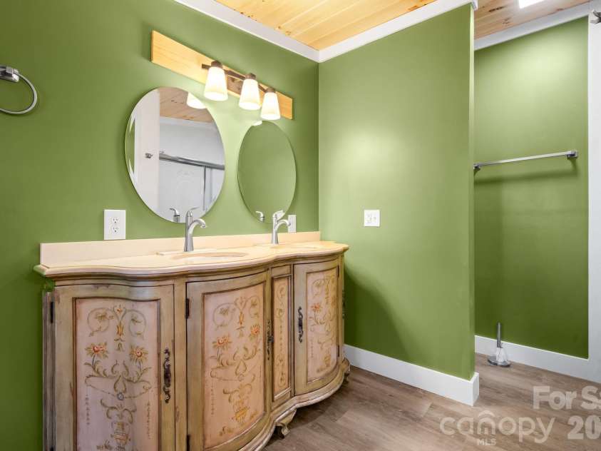 160 Green Street, Rutherford College, NC 28612.  MLS# CAR4419339, YatesRealty ID 47809. Primary Full Bath