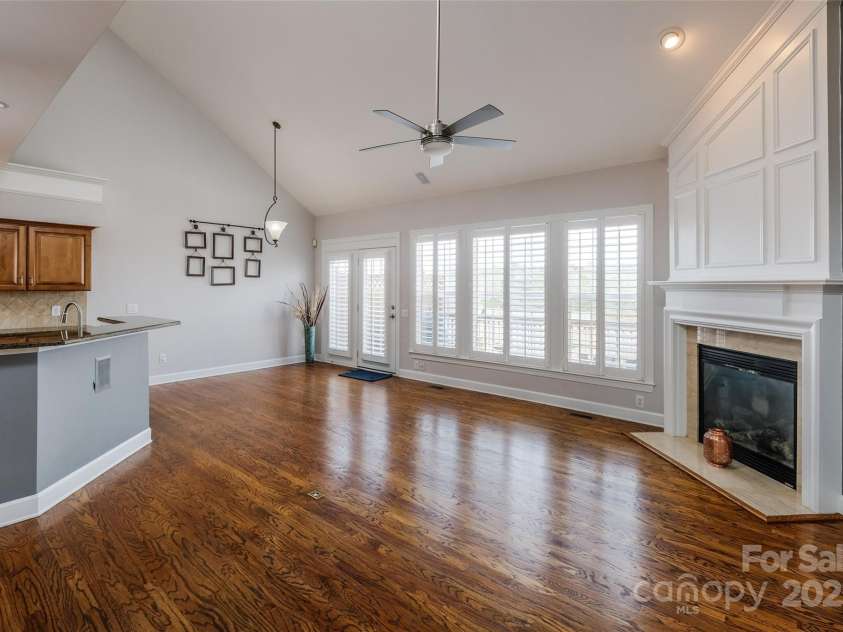11609 Mersington Lane, Charlotte, NC 28277.  MLS# CAR4231449, YatesRealty ID 4781. Family room