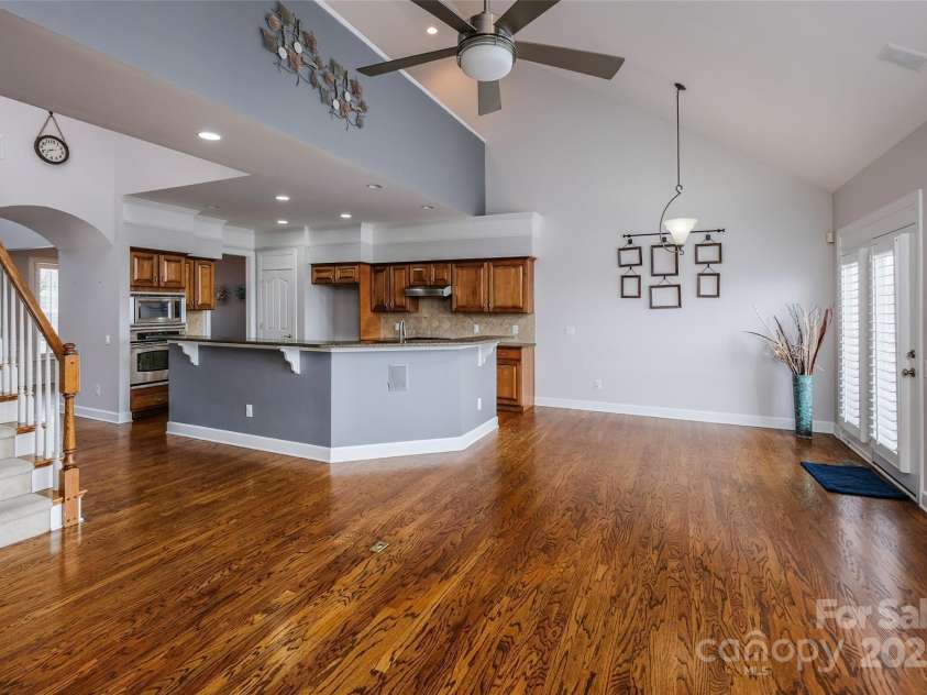 11609 Mersington Lane, Charlotte, NC 28277.  MLS# CAR4231449, YatesRealty ID 4781. Family view of kitchen and breakfast nook