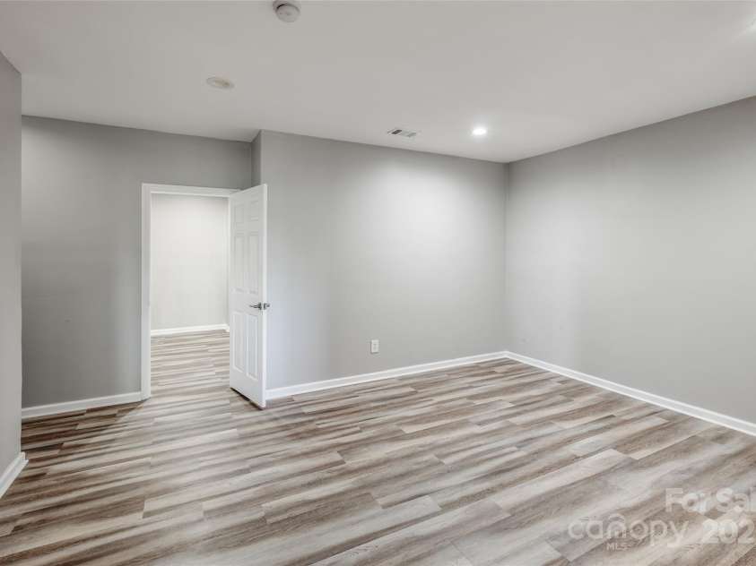 11609 Mersington Lane, Charlotte, NC 28277.  MLS# CAR4231449, YatesRealty ID 4781. Flex room/ gym/ second office