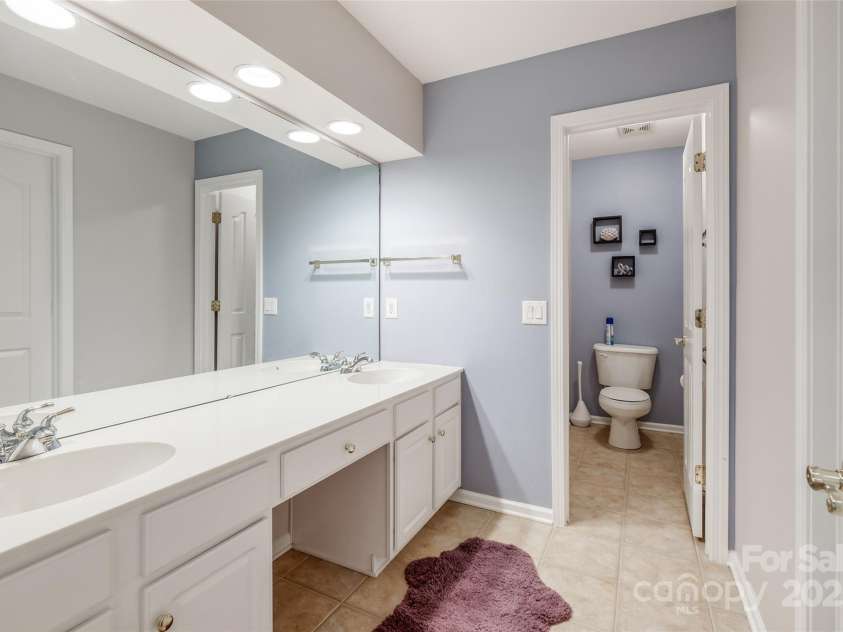 11609 Mersington Lane, Charlotte, NC 28277.  MLS# CAR4231449, YatesRealty ID 4781. Jack n Jill bathroom