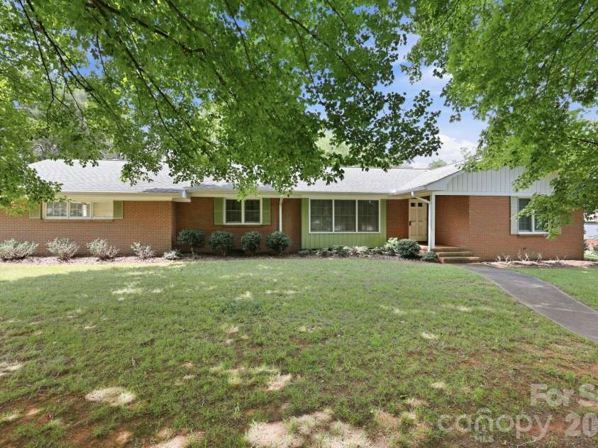 215 Park Avenue, Granite Quarry, NC 28146.  MLS# CAR4419198, YatesRealty ID 47811. 