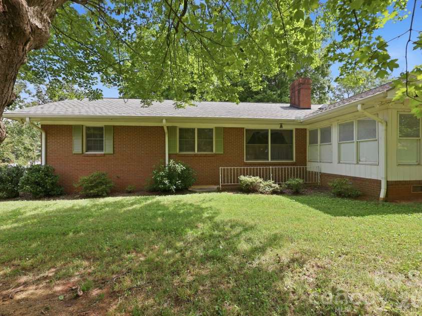 215 Park Avenue, Granite Quarry, NC 28146.  MLS# CAR4419198, YatesRealty ID 47811. 
