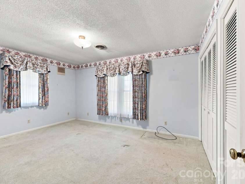 215 Park Avenue, Granite Quarry, NC 28146.  MLS# CAR4419198, YatesRealty ID 47811. 