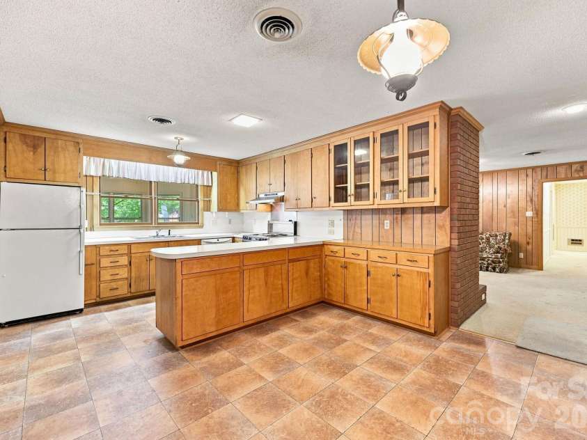 215 Park Avenue, Granite Quarry, NC 28146.  MLS# CAR4419198, YatesRealty ID 47811. 