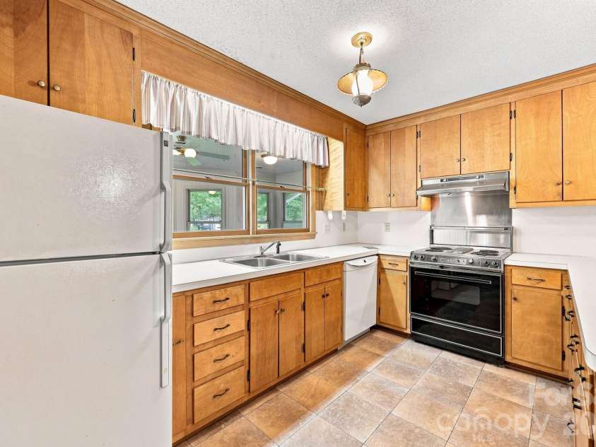 215 Park Avenue, Granite Quarry, NC 28146.  MLS# CAR4419198, YatesRealty ID 47811. 