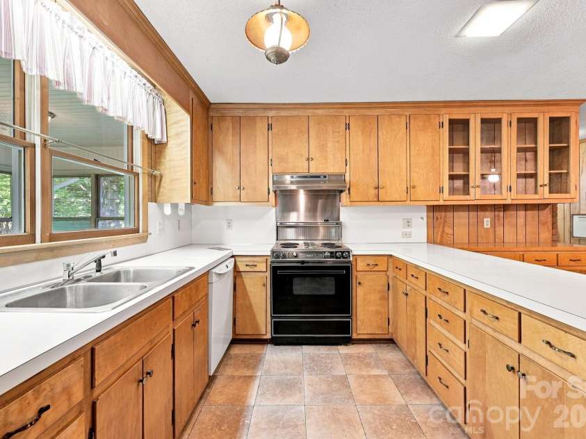 215 Park Avenue, Granite Quarry, NC 28146.  MLS# CAR4419198, YatesRealty ID 47811. 