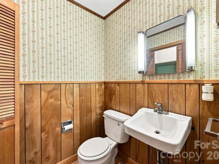 215 Park Avenue, Granite Quarry, NC 28146.  MLS# CAR4419198, YatesRealty ID 47811. 