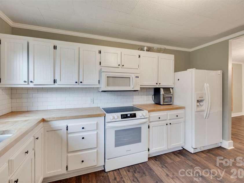 608 Spruce Street, Mooresville, NC 28115.  MLS# CAR4419625, YatesRealty ID 47812. 
