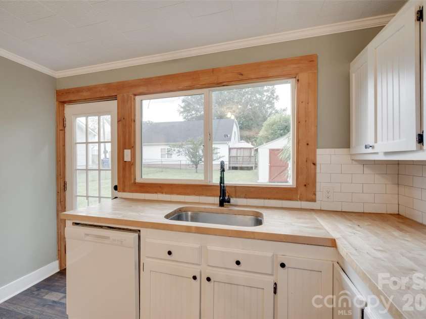 608 Spruce Street, Mooresville, NC 28115.  MLS# CAR4419625, YatesRealty ID 47812. 