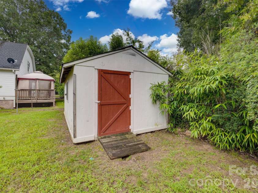 608 Spruce Street, Mooresville, NC 28115.  MLS# CAR4419625, YatesRealty ID 47812. 