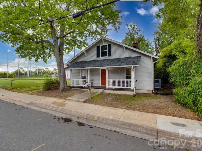 608 Spruce Street, Mooresville, NC 28115.  MLS# CAR4419625, YatesRealty ID 47812. 