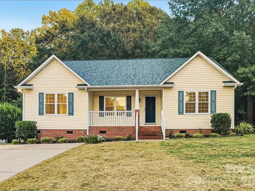1186 Allison Bluff Trail, Rock Hill, SC 29732.  MLS# CAR4419603, YatesRealty ID 47813. 