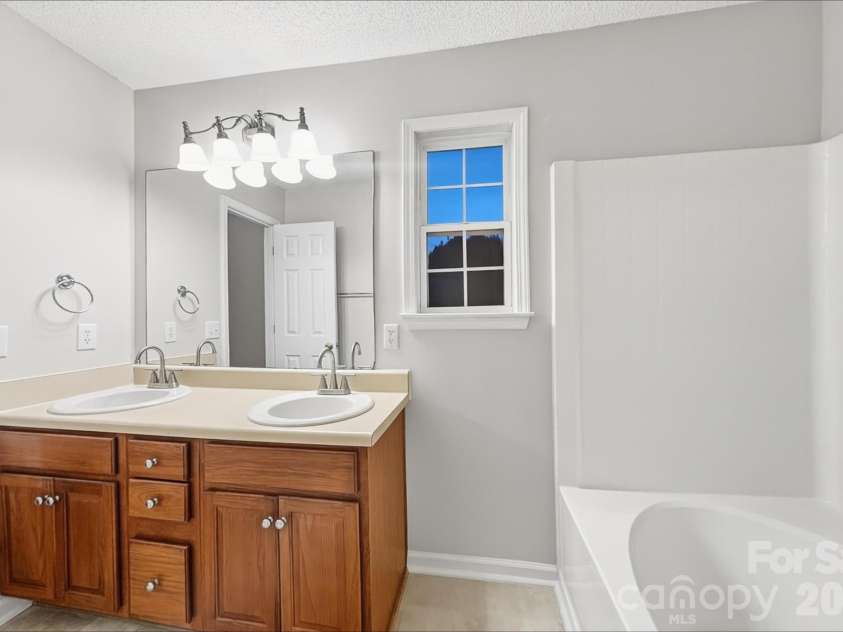 1186 Allison Bluff Trail, Rock Hill, SC 29732.  MLS# CAR4419603, YatesRealty ID 47813. 
