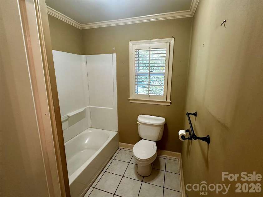 501 Main Street, Jefferson, SC 29718.  MLS# CAR4418845, YatesRealty ID 47814. Ensuite bathroom