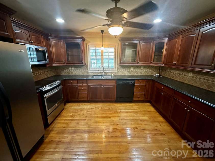 501 Main Street, Jefferson, SC 29718.  MLS# CAR4418845, YatesRealty ID 47814. Kitchen