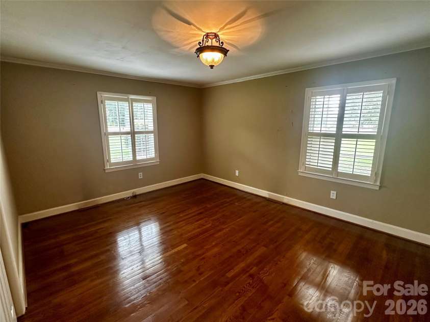 501 Main Street, Jefferson, SC 29718.  MLS# CAR4418845, YatesRealty ID 47814. Sitting area