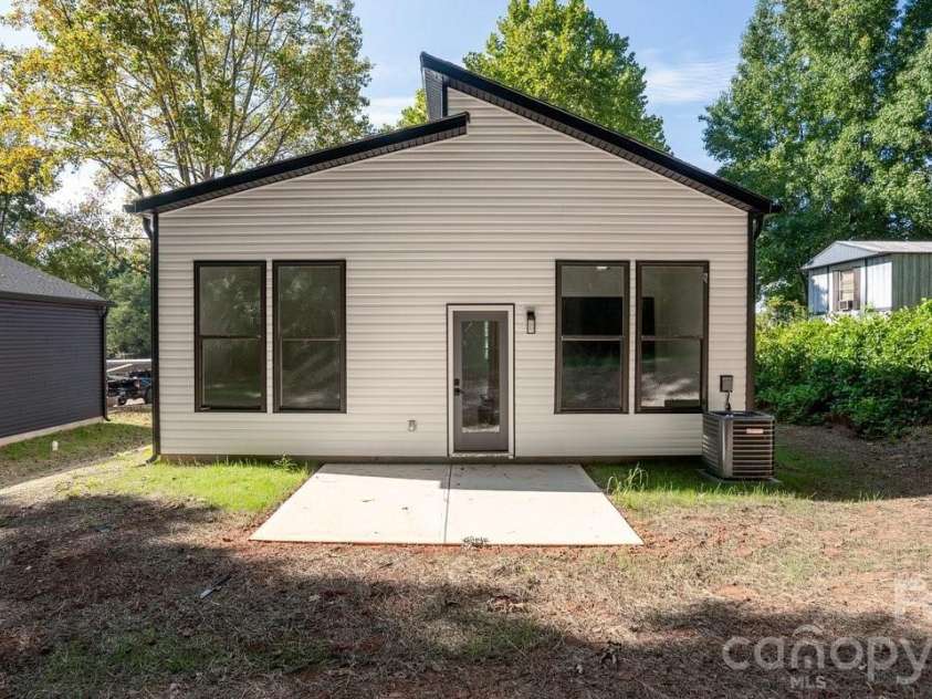 140 Norris Drive, Salisbury, NC 28147.  MLS# CAR4417444, YatesRealty ID 47815. 