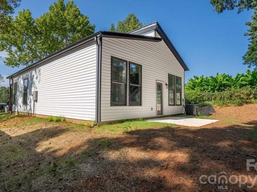 140 Norris Drive, Salisbury, NC 28147.  MLS# CAR4417444, YatesRealty ID 47815. 