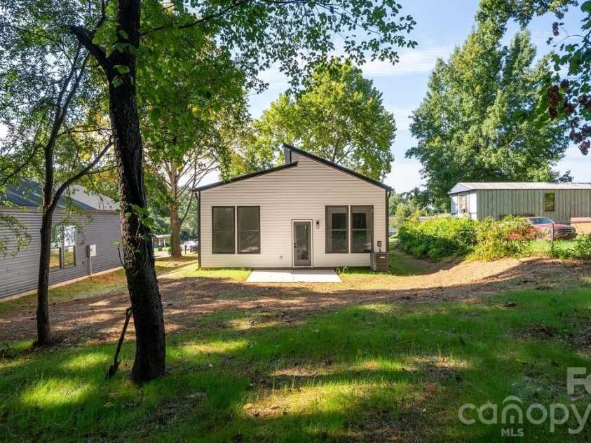 140 Norris Drive, Salisbury, NC 28147.  MLS# CAR4417444, YatesRealty ID 47815. 