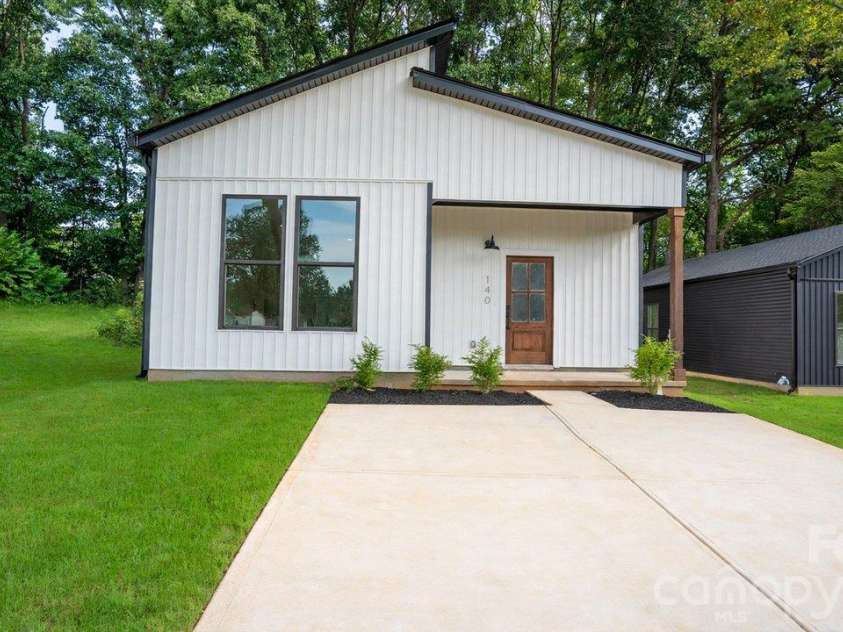 140 Norris Drive, Salisbury, NC 28147.  MLS# CAR4431057, YatesRealty ID 47815. 
